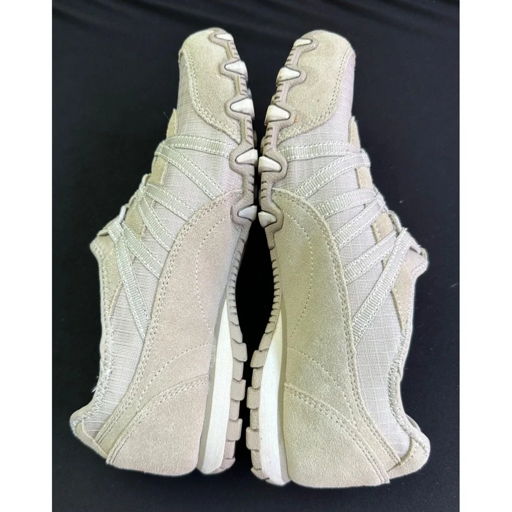 Skechers Women's Casual Breathe-Easy-A-Look Sneaker Flat Slip On Sz 7.5 Gray